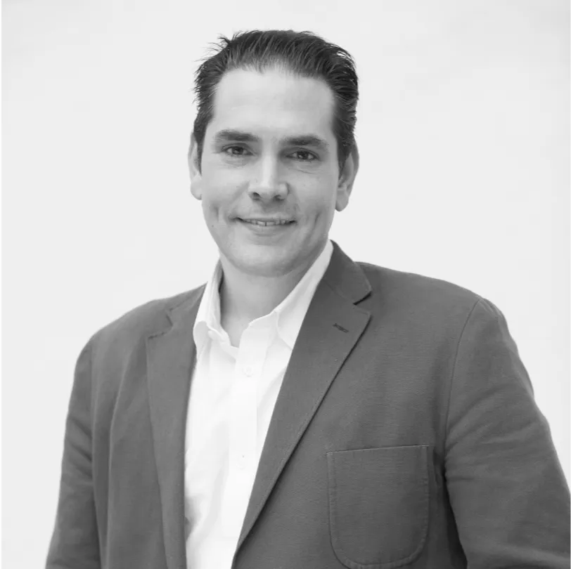 Black and white portrait of Demetri Argyropoulos, founder & CEO of Avant Global